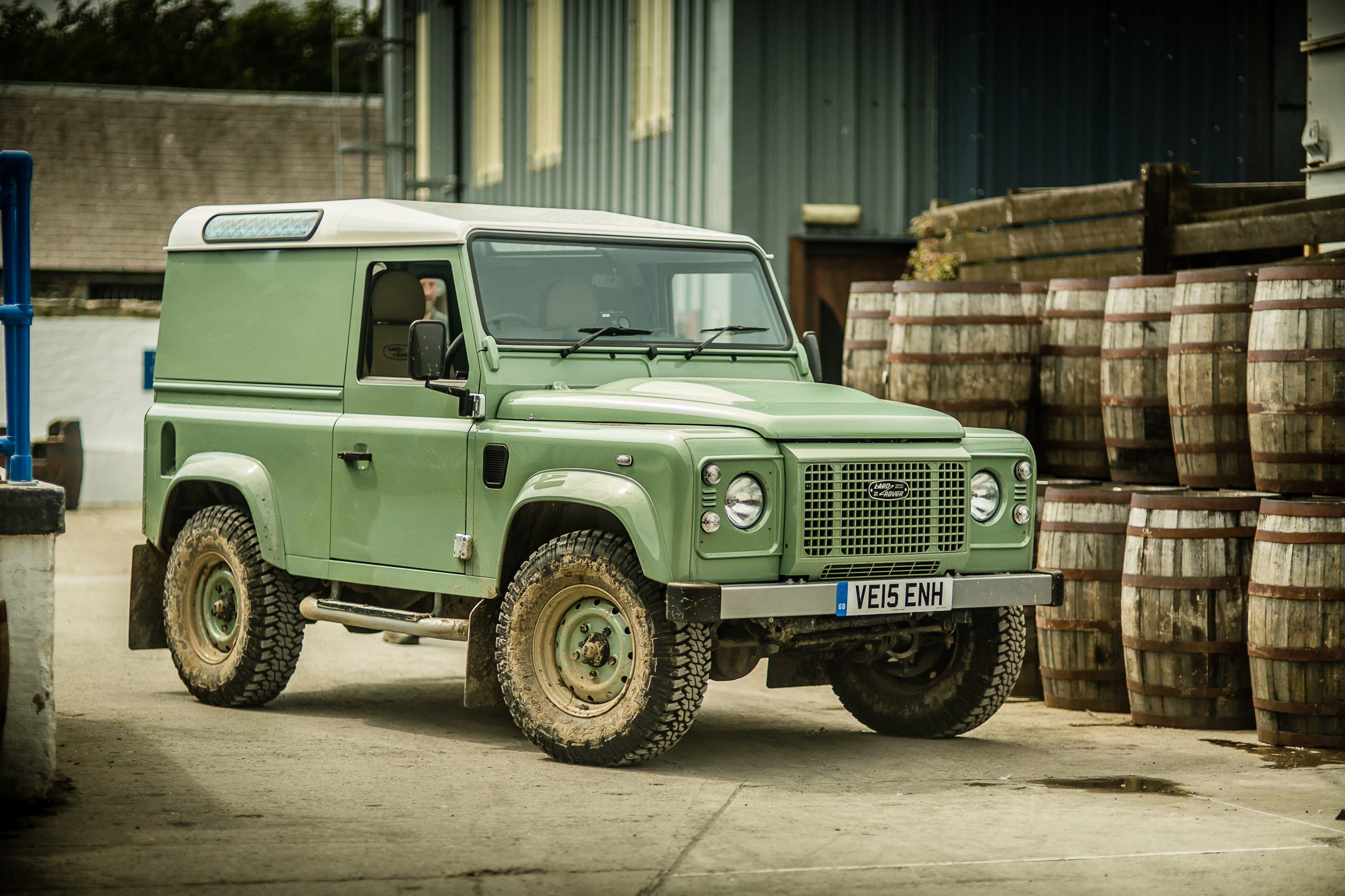 land-rover-s-defender-could-be-making-a-comeback-car-dealer-magazine