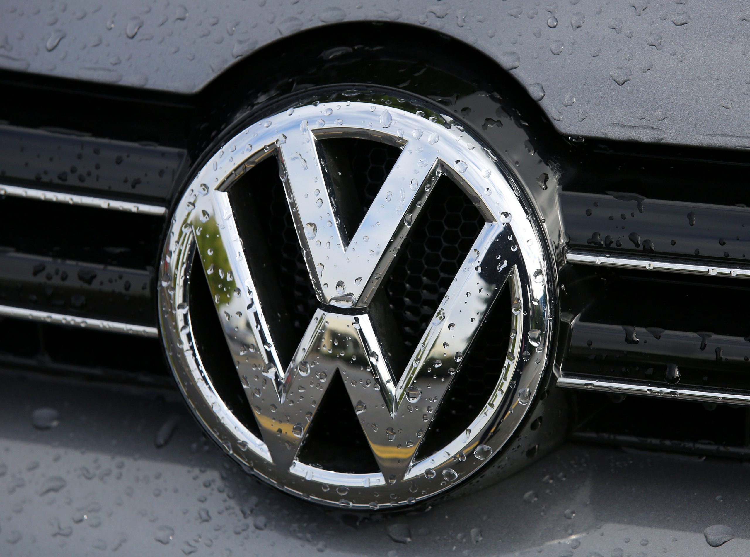 VW to usher in new era of buying cars as it restructures sales model ...