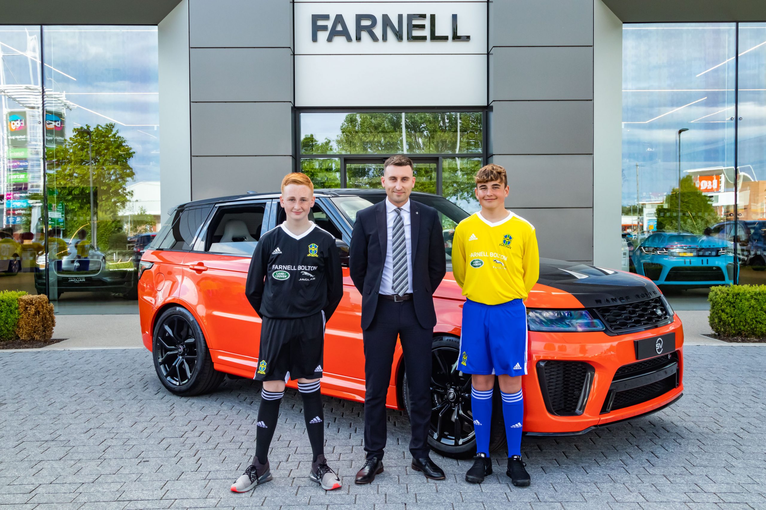 JLR dealership kicks off sponsorship deal with junior football club – Car  Dealer Magazine