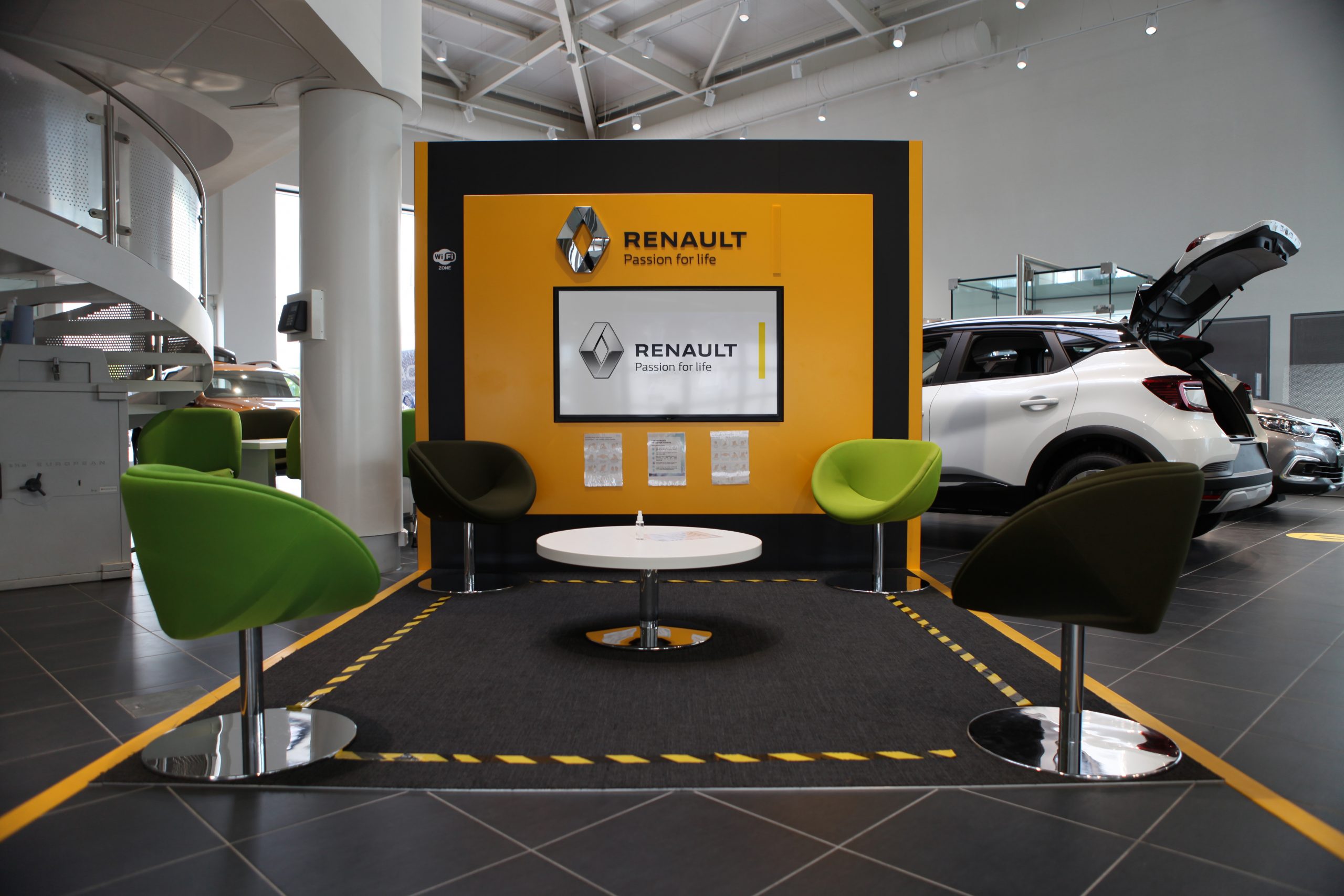 renault-offers-buyers-select-and-collect-ahead-of-showrooms-reopening