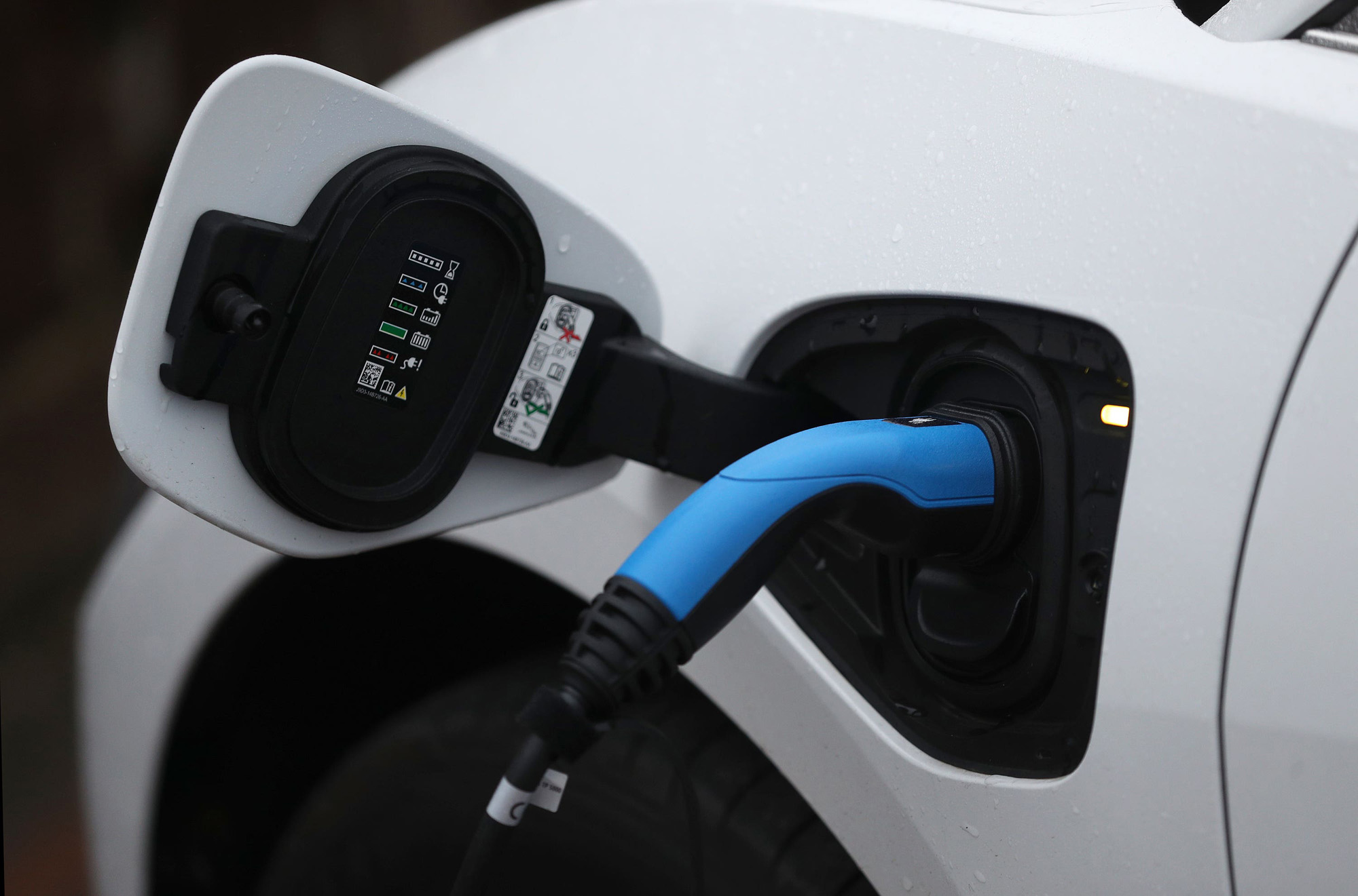 Put Electric Charging Points In All New-build Homes And Offices, Urges 