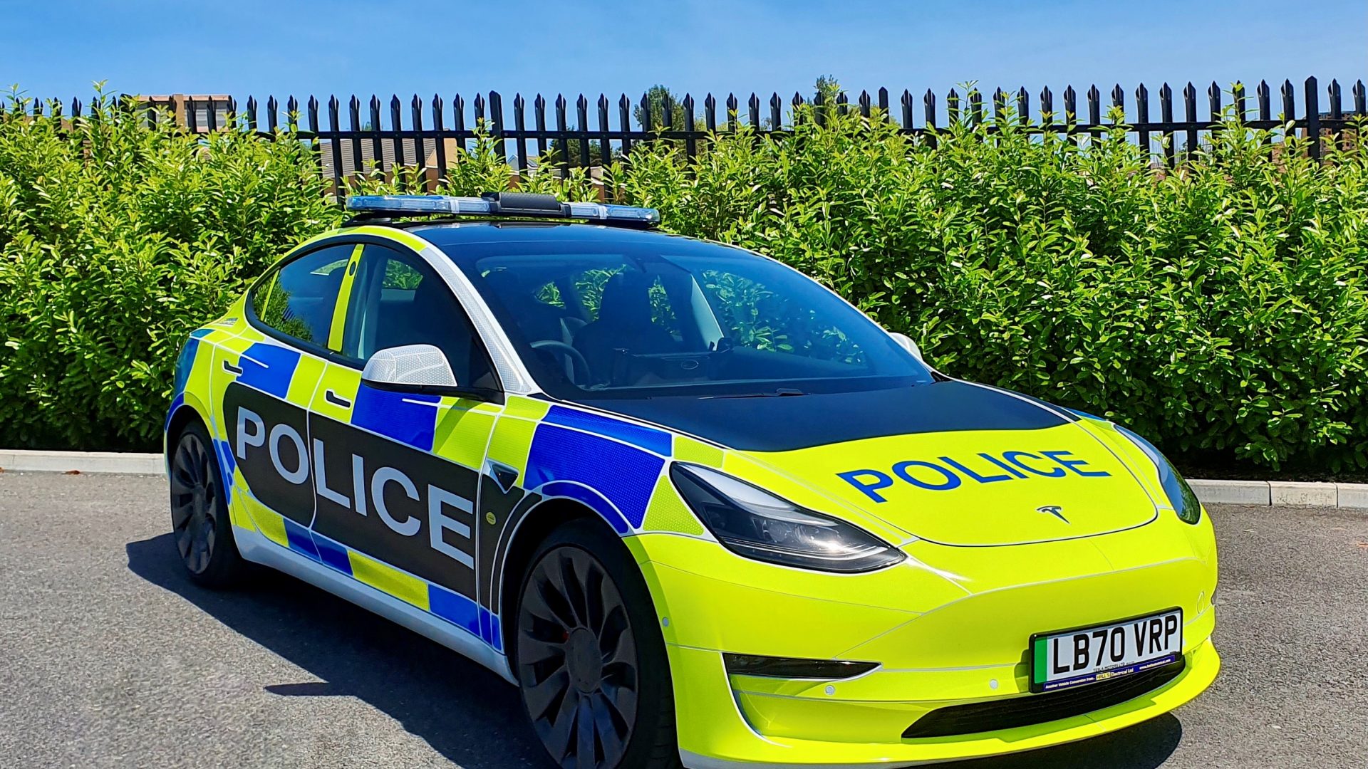 Tesla Model 3 police cars are ready for testing by UK forces – Car