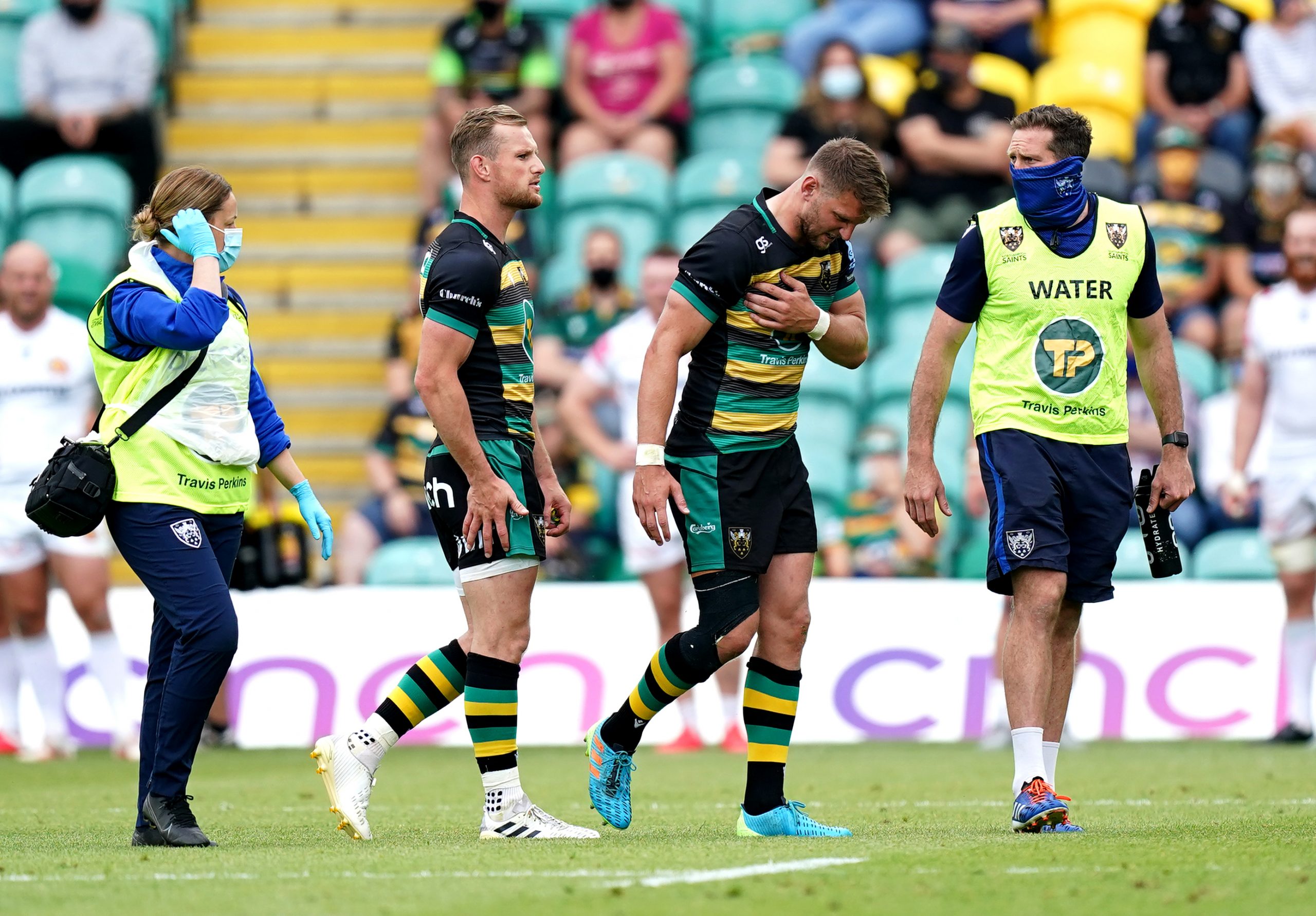 Dan Biggar going off injured