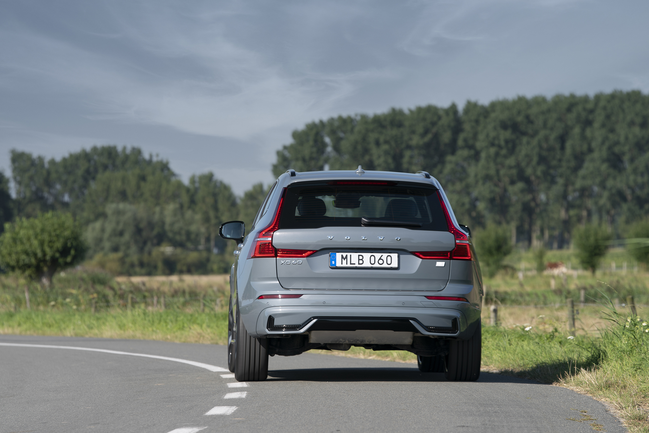 Volvo XC60 T8 from behind