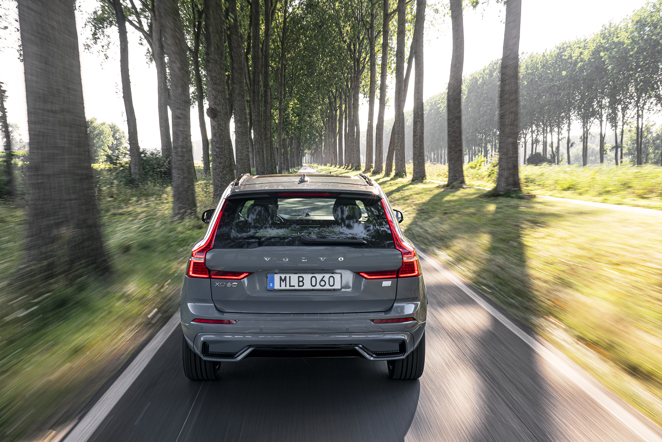 Volvo XC60 T8 from behind