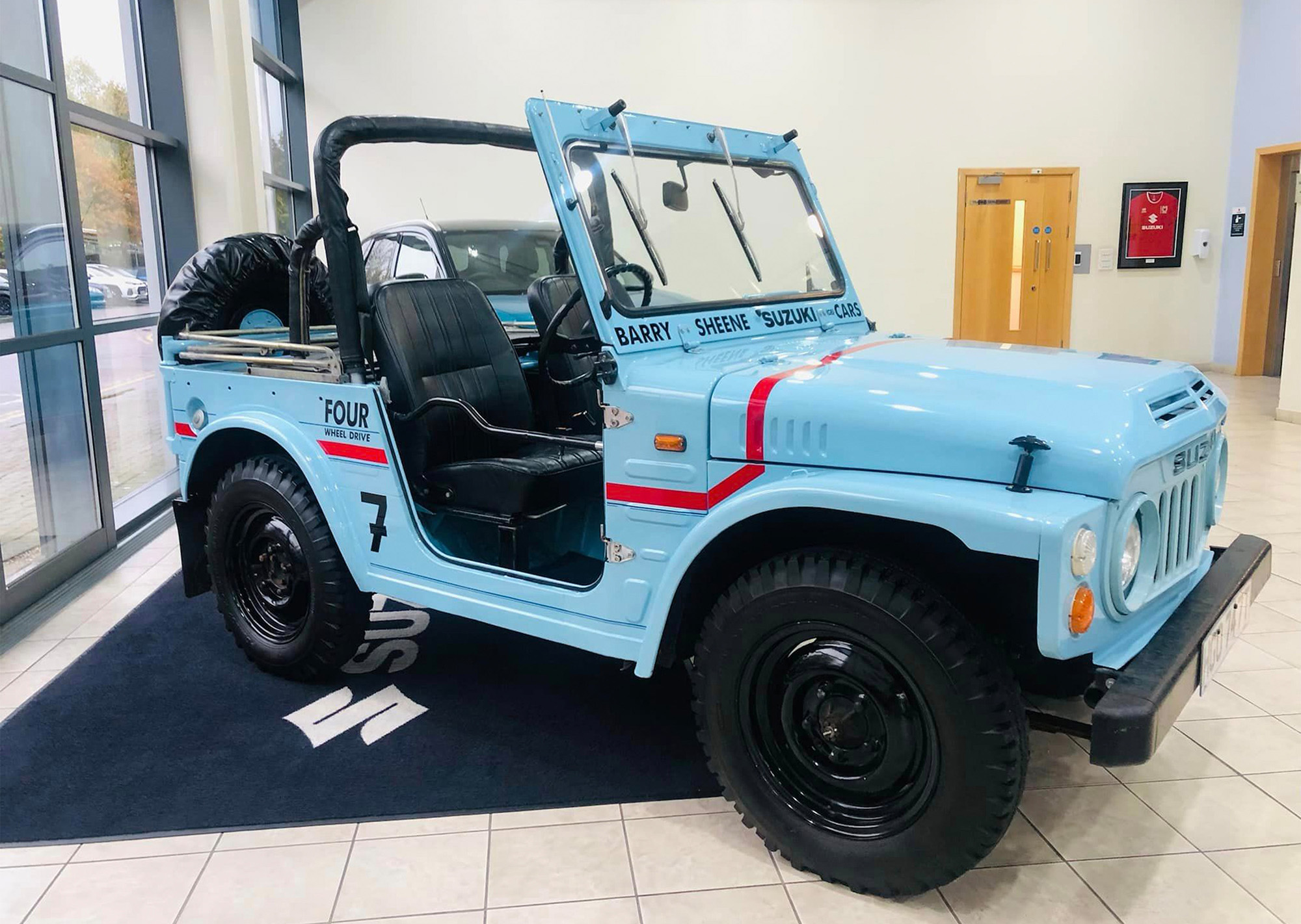 Suzuki GB welcomes motorcycle legend Barry Sheene's LJ80 back home