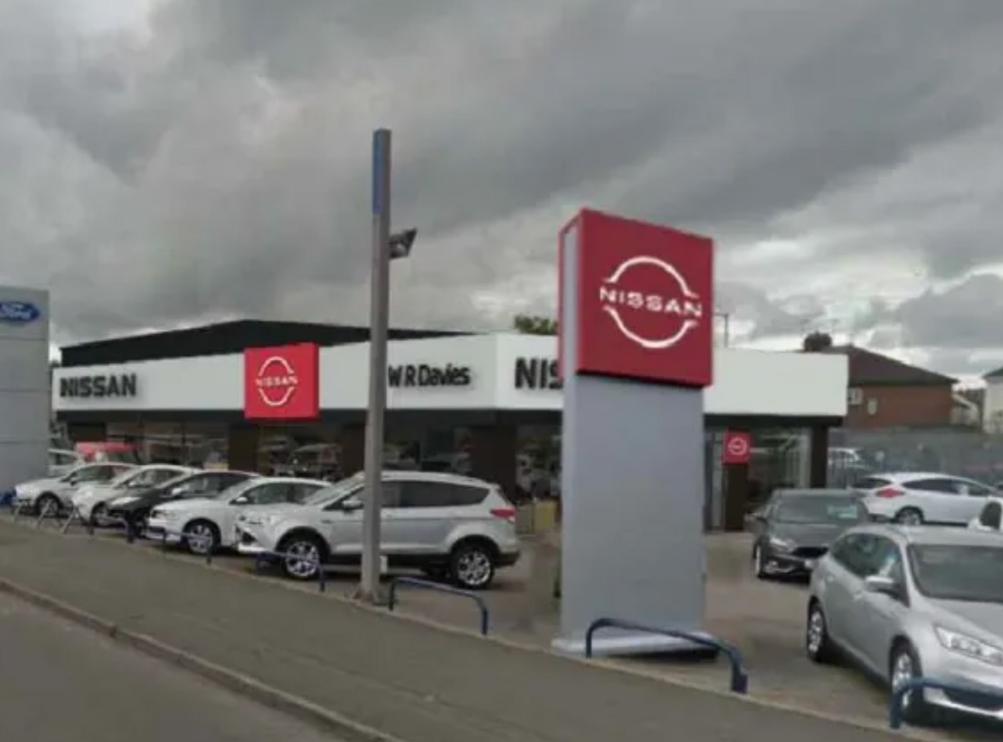 WR Davies Nissan Rhyl mock-up