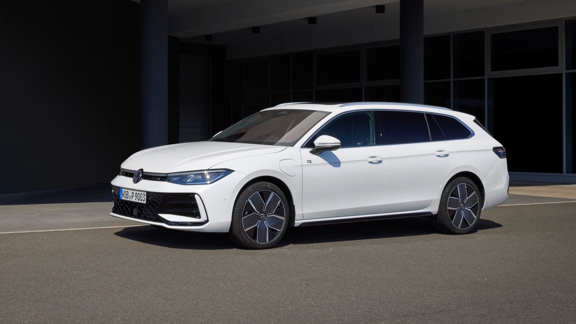 Volkswagen reveals estateonly new Passat for 2024 Car Dealer Magazine