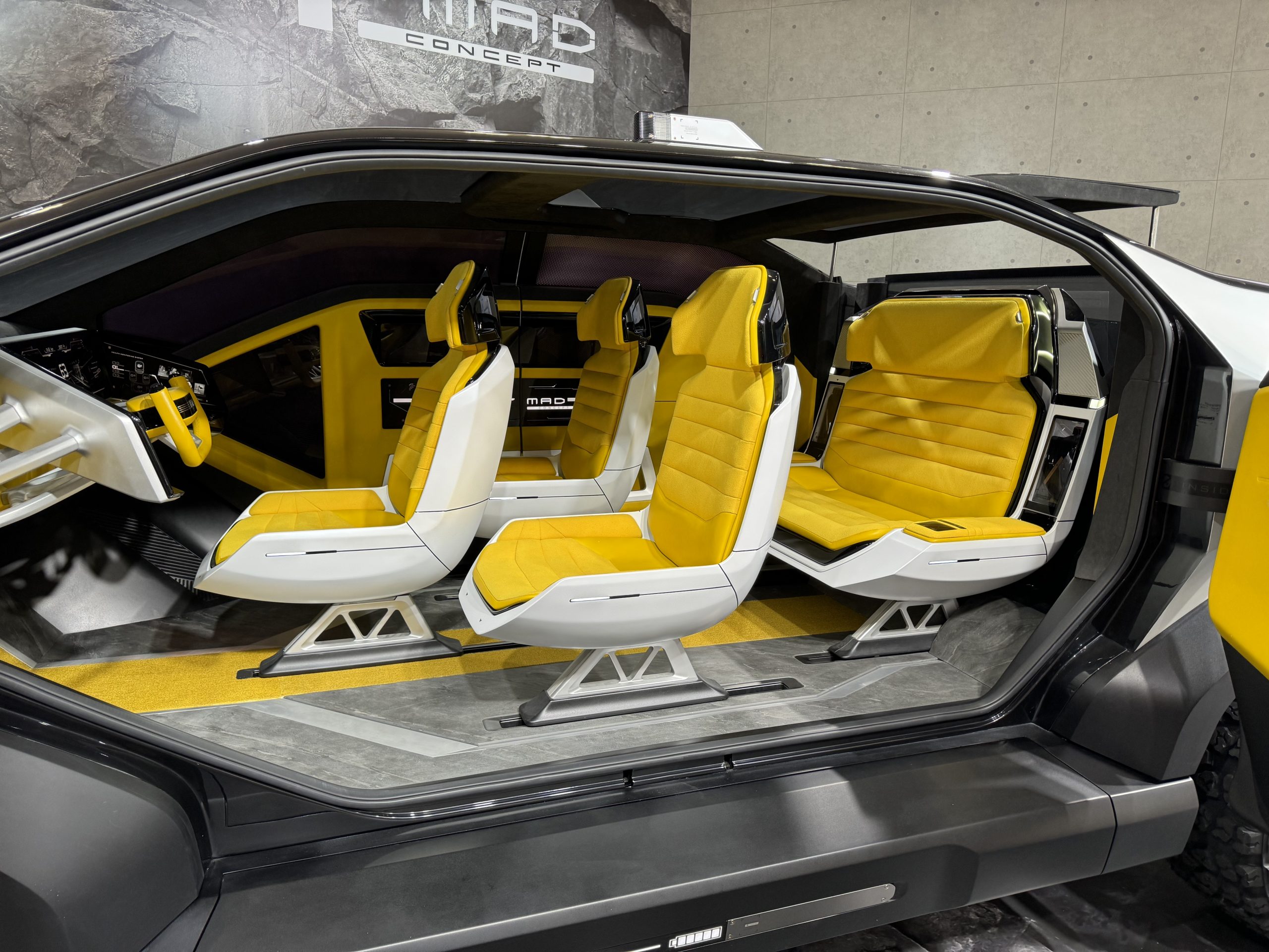 THK LSR-05 interior
