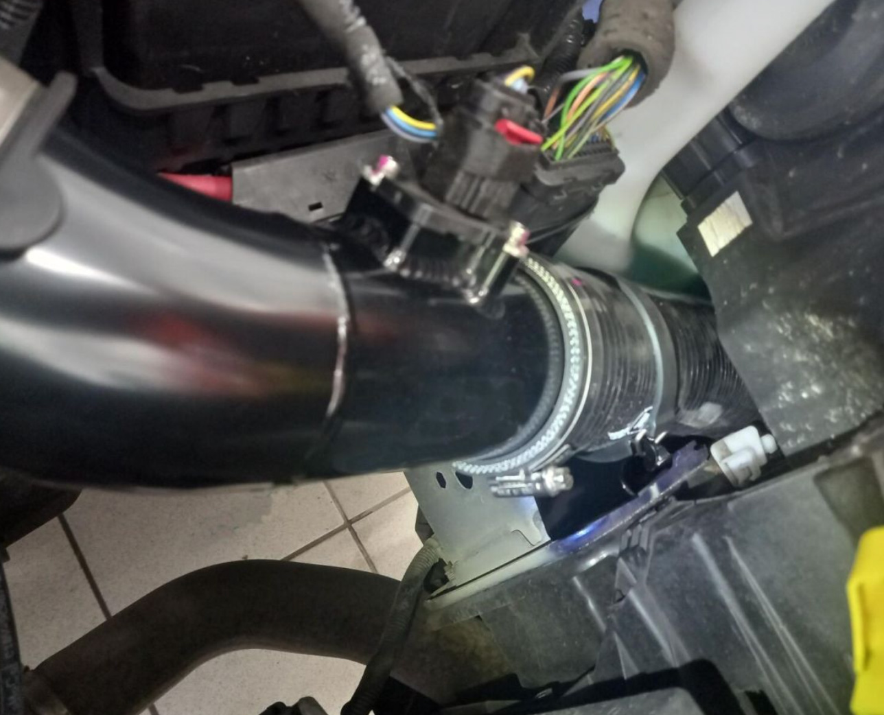 Illegal alteration on car at AET Motorsport Ltd. Pic from DVSA LinkedIn page_